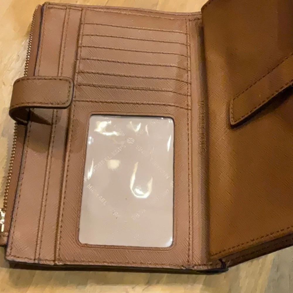 EUC Michael Kors Tan Leather Jetset Wristlet